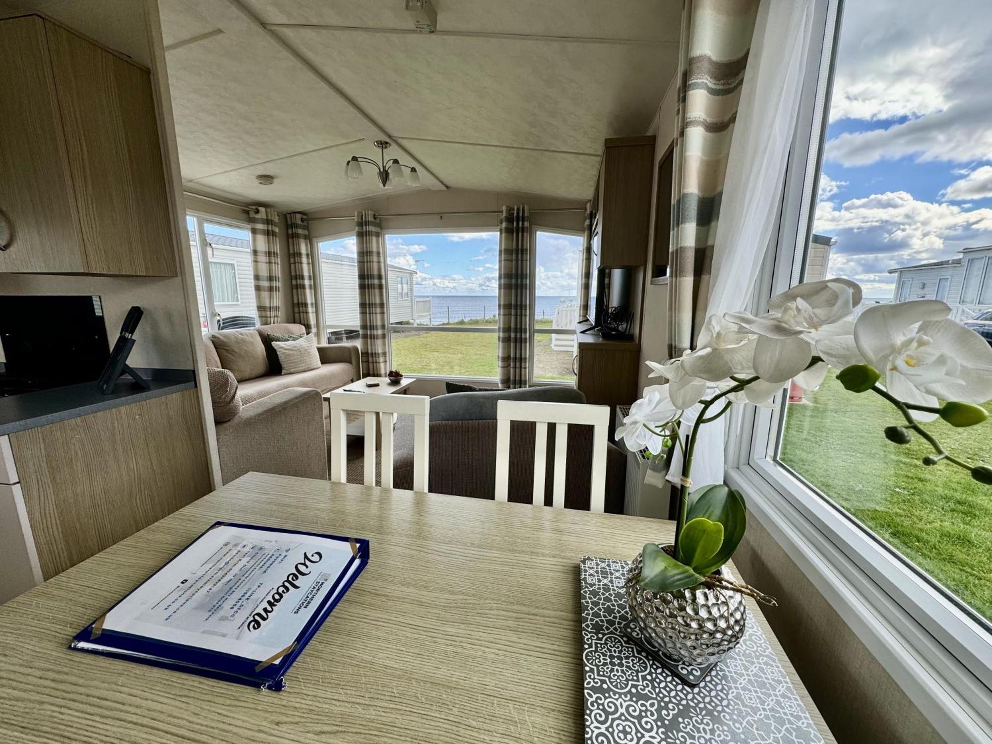 New Sea View Platinum Caravan With Huge Decking Ньюкасл-апон-Тайн Экстерьер фото