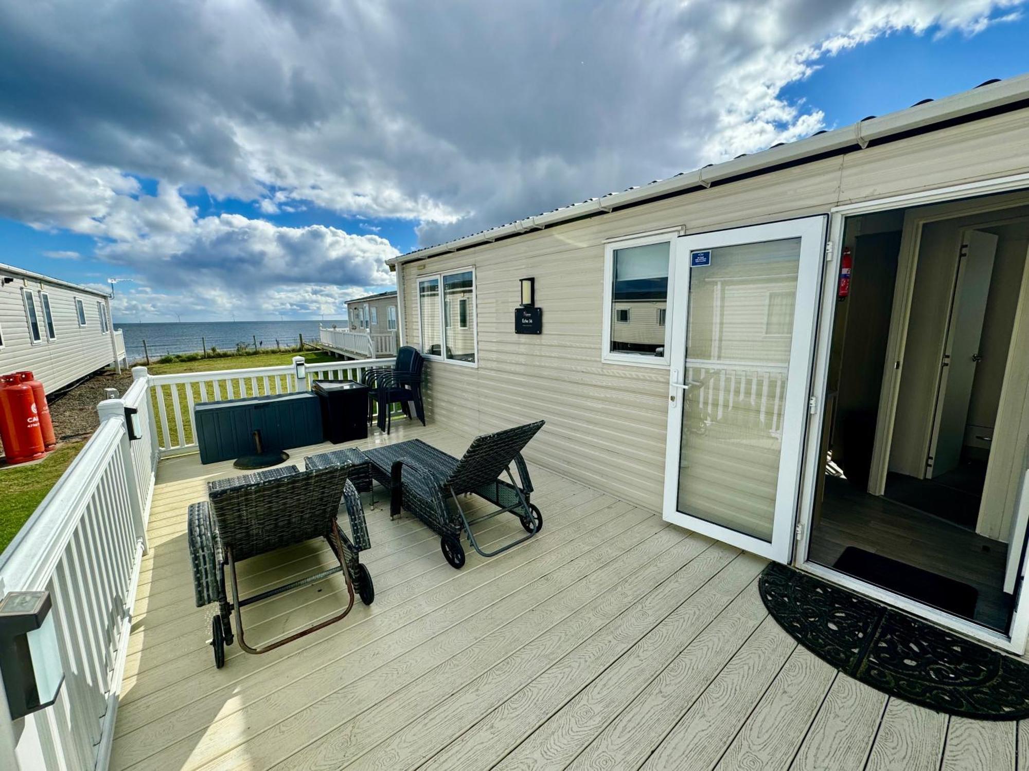 New Sea View Platinum Caravan With Huge Decking Ньюкасл-апон-Тайн Экстерьер фото