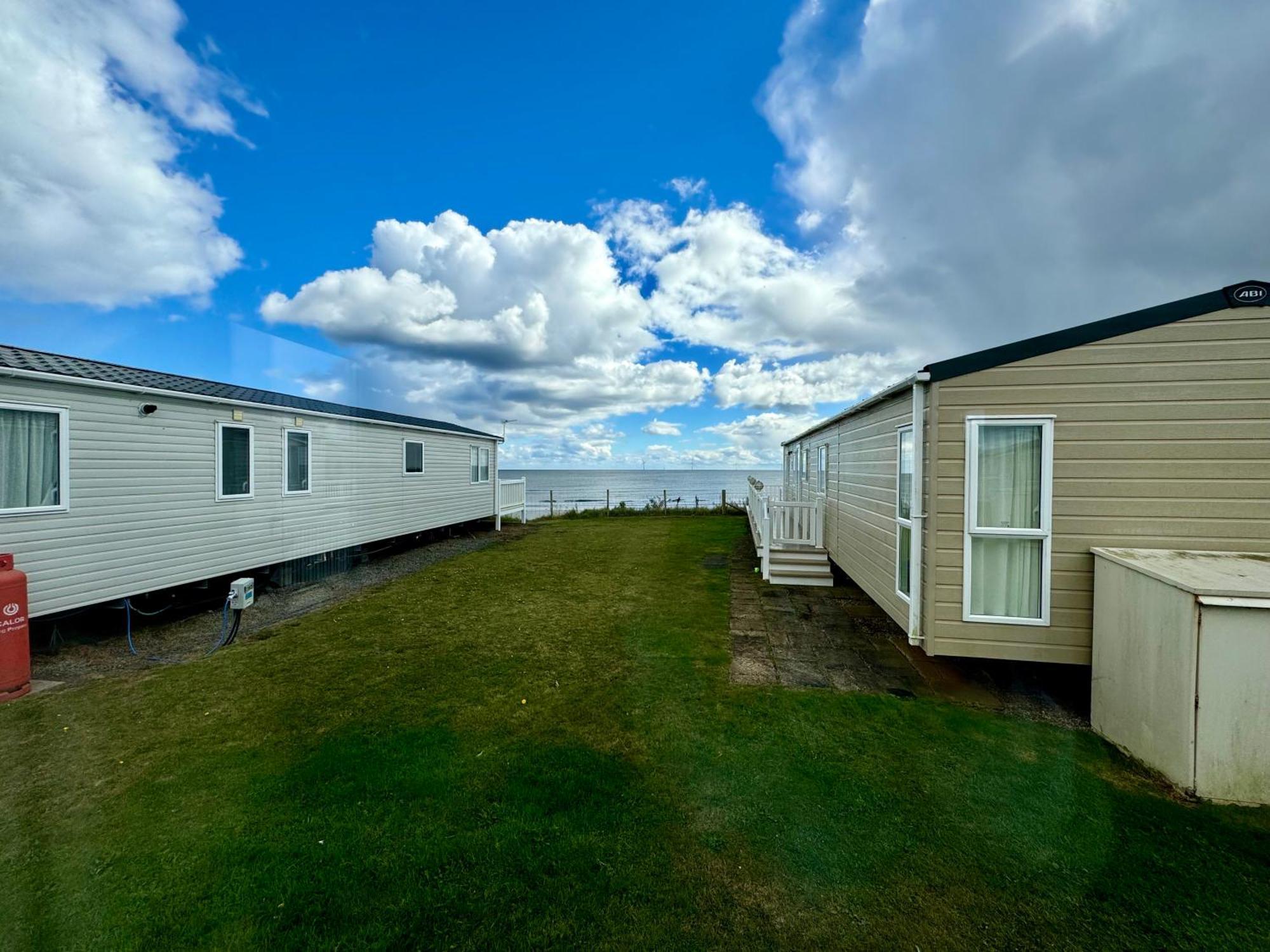 New Sea View Platinum Caravan With Huge Decking Ньюкасл-апон-Тайн Экстерьер фото